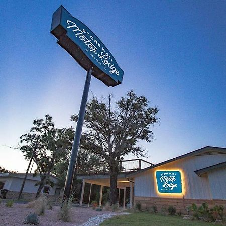 Stonewall Motor Lodge エクステリア 写真