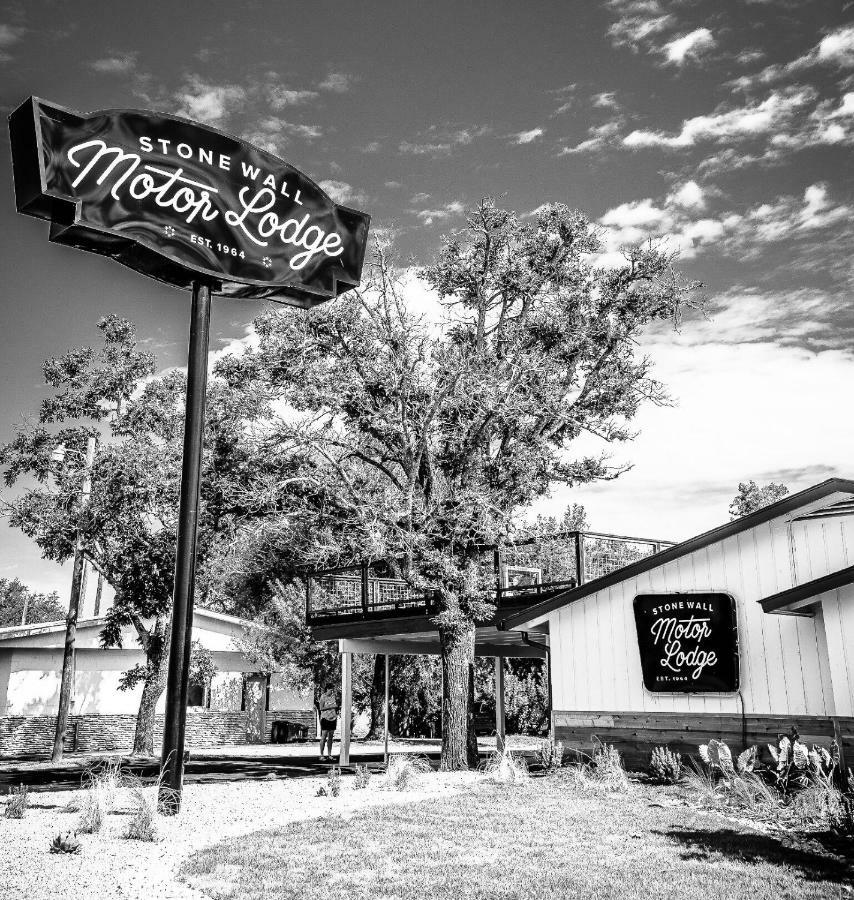 Stonewall Motor Lodge エクステリア 写真