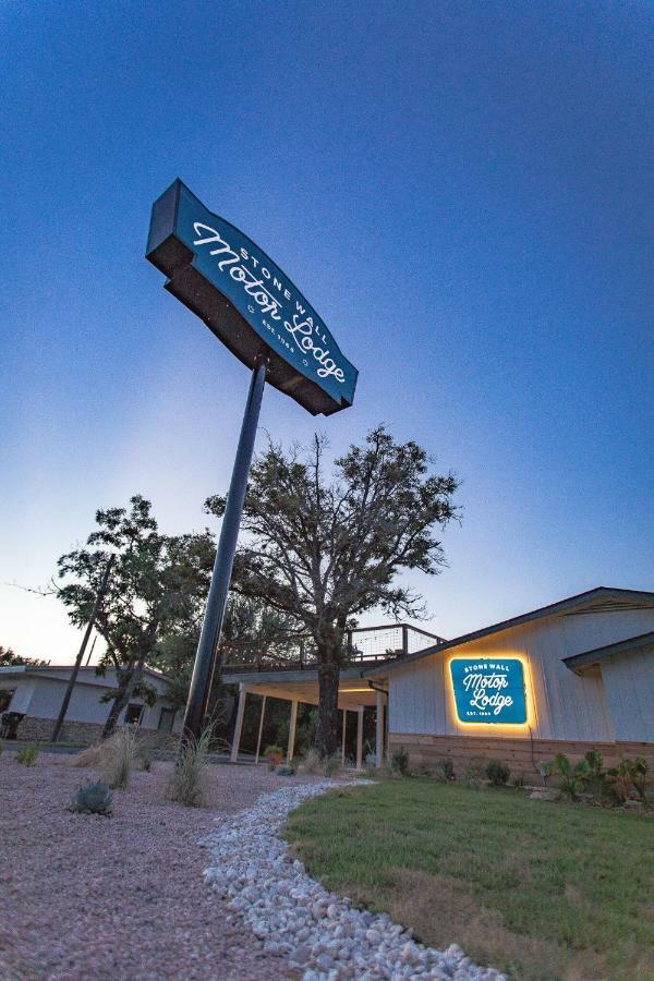 Stonewall Motor Lodge エクステリア 写真